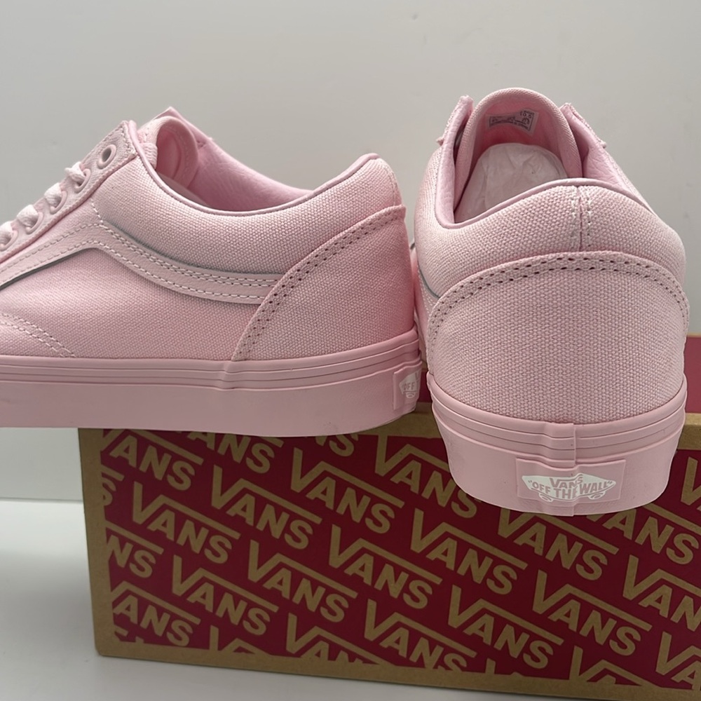 Vans Men’s Pink Sneakers Classic Design Old Skool
Pastel Mono Pink
VN000CT8PNK - Picture 13 of 16